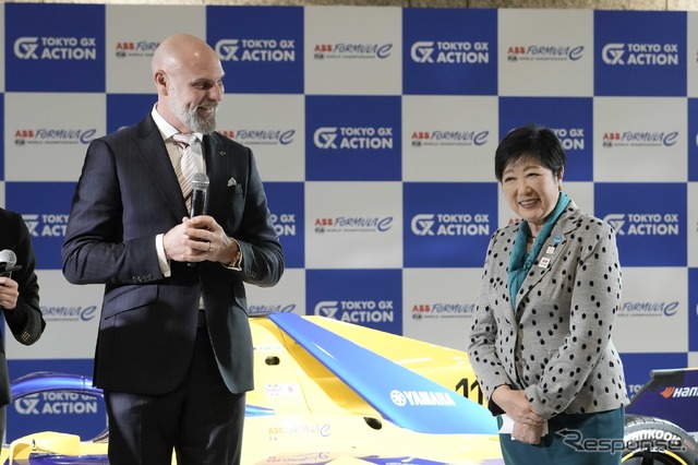 ドッズCEO(向かって左)と小池知事