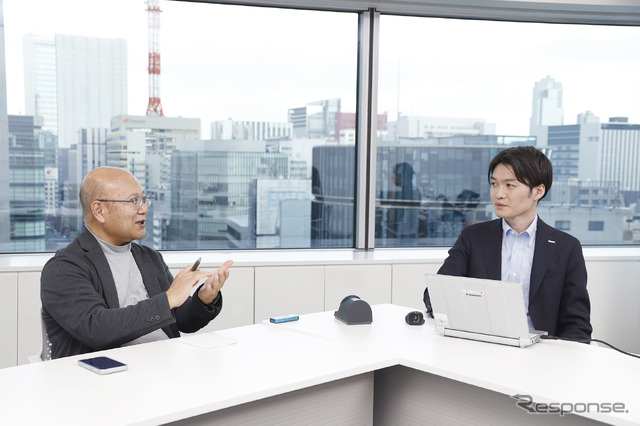 パナソニック エレクトリックワークス社 エネルギー・IoTソリューションセンター 山本悠斗氏(右)とインタビュアーの会田肇氏(左)