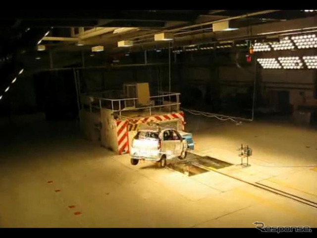 ［動画］世界最安車、タタ ナノ…欧州衝突テストの結果は？