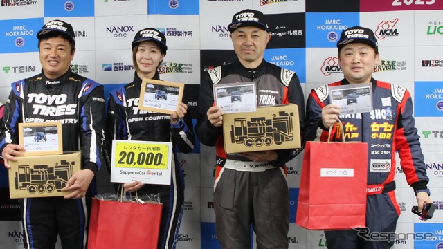 優勝の「WISTERIA with TOYO TIRES」（左）と3位入賞の「チーム・トライバル」（右）