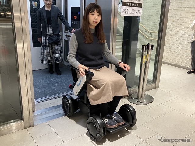駅直結ショッピングセンターのシャポー市川で近距離モビリティ『WHILL』の無料レンタル