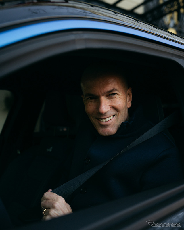 アルピーヌ初のEV『A290』に元プロサッカー選手のジネディーヌ・ジダン氏が試乗