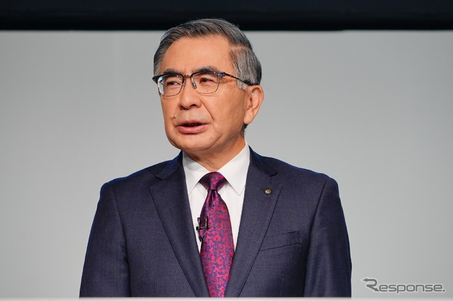 新中期経営計画『By Your Side』を発表するスズキの鈴木俊宏社長