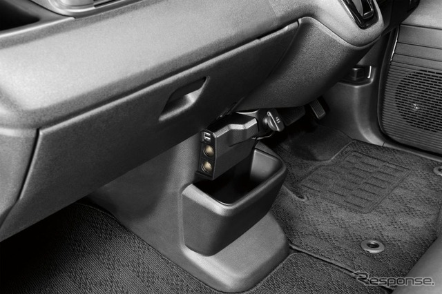 カーメイト「N-BOX専用増設電源ソケット&USB ダウンライト付き」