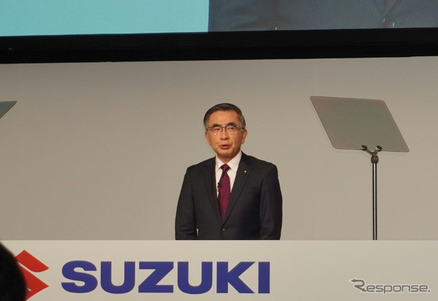 新中期経営計画を説明するスズキの鈴木俊宏社長