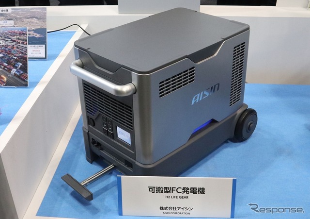 アイシンの可搬型FC発電機（コンセプトモデル）。空冷式で小型＆コストダウンを実現。水素供給、水素タンクは別