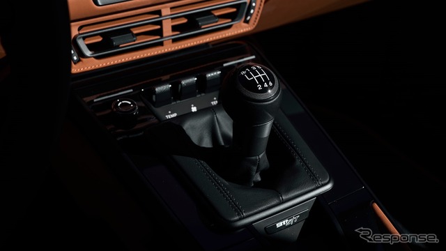 ポルシェの60周年記念限定車『911 S/T』