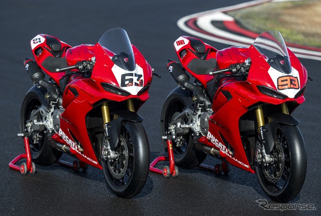 MotoGPファクトリーライダー練習機にはサーキット用の純正アクセサリーを装着している。