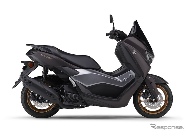 ヤマハの軽二輪スクーター『NMAX155 ABS』の2025年モデル(マットダークレディッシュグレーパール1)