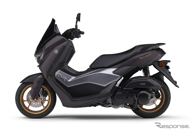 ヤマハの軽二輪スクーター『NMAX155 ABS』の2025年モデル(マットダークレディッシュグレーパール1)