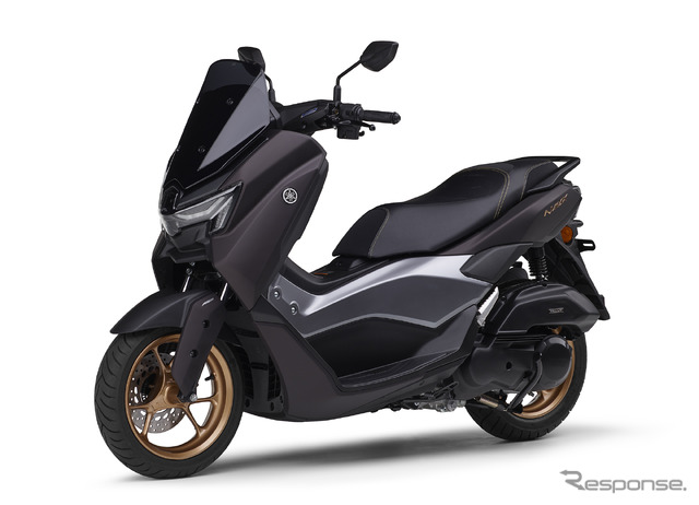 ヤマハの軽二輪スクーター『NMAX155 ABS』の2025年モデル(マットダークレディッシュグレーパール1)