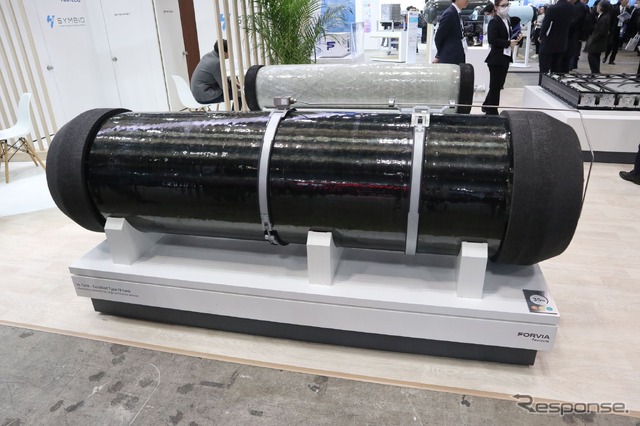 フォルビアの大型トラック向け直径62cmの水素タンク