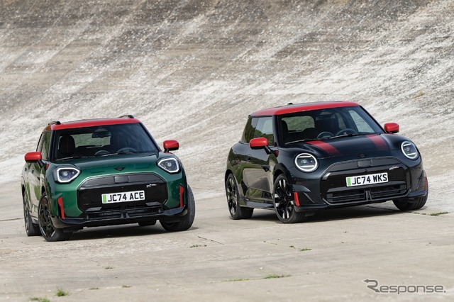 MINI ジョン・クーパー・ワークス・エースマンE(向かって左)とMINI ジョン・クーパー・ワークスE