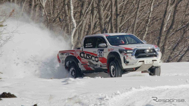 XC-2 クラス 1 位 CUSCO YH ジオランダーHILUX