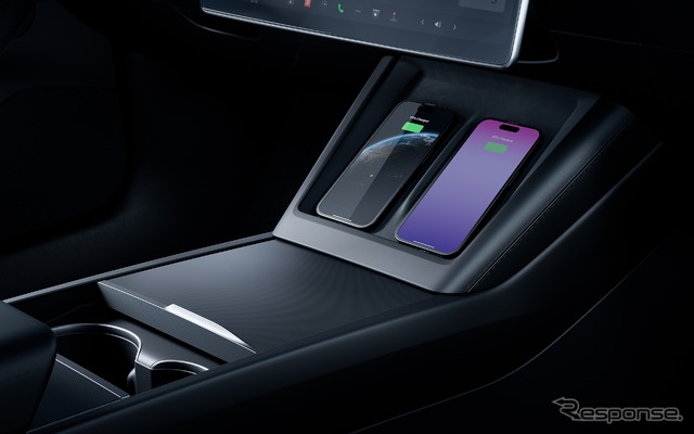無接触でスマホ充電が2台可能なモデル3