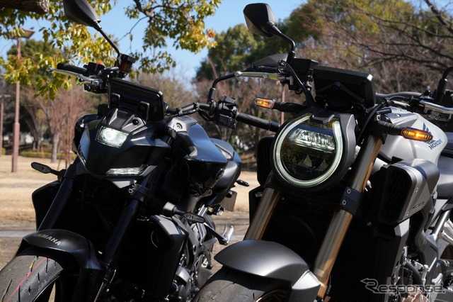 ヤマハ MT-09 Y-AMT(左)とホンダ CB650R E-Clutch(右)