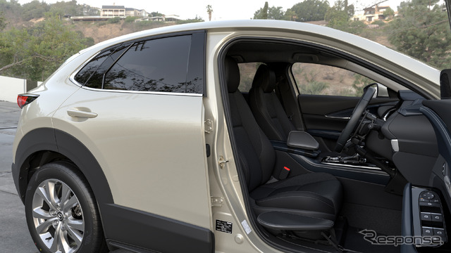 マツダCX-30の手動運転装置付きの「Self-empowerment Driving Vehicle」(略称SeDV)