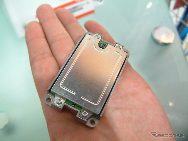 【CEATEC 2002】証拠---通信型カーナビの心臓部はさらに小さくなる
