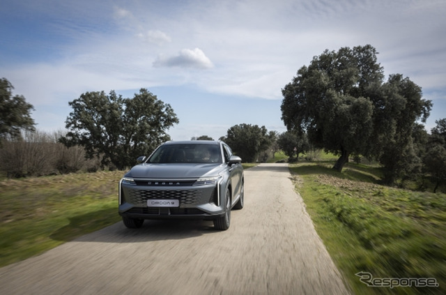 中国奇瑞汽車のブランド「OMODA」の新型電動SUV『OMODA 9 SHS』
