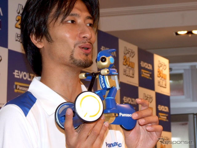 ルマン24時間を電池2本で…『エボルタ号』デモ走行
