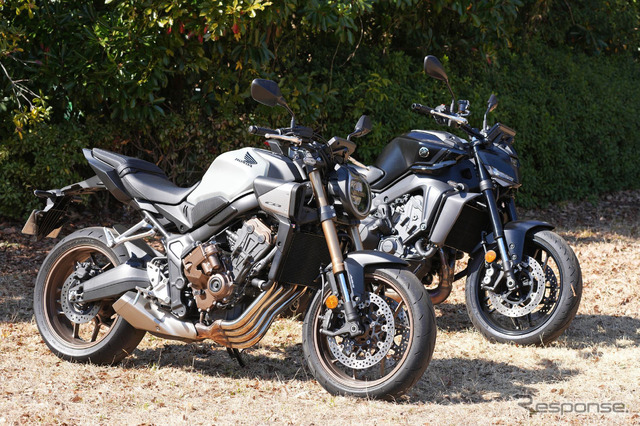 ホンダ CB650R E-Clutch(左)とヤマハ MT-09 Y-AMT(右)