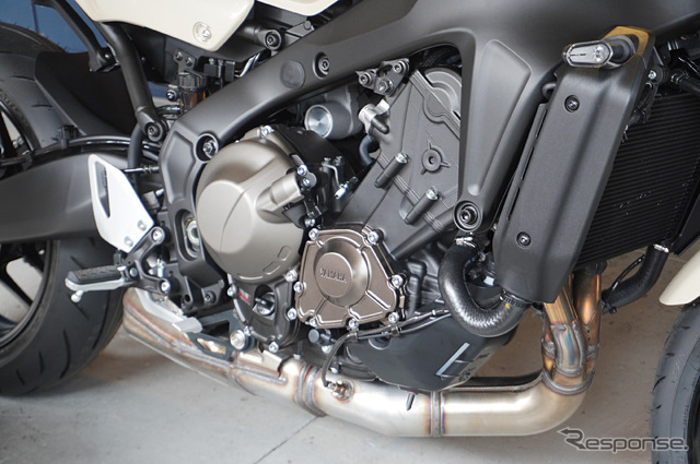 ヤマハ XSR900 2025年モデル(セラミックアイボリー)