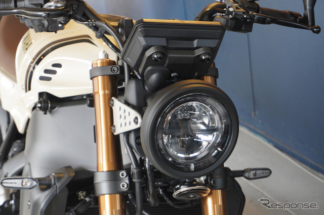 ヤマハ XSR900 2025年モデル(セラミックアイボリー)