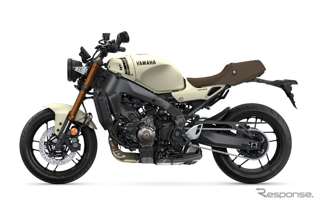 ヤマハ XSR900 2025年モデル(セラミックアイボリー)