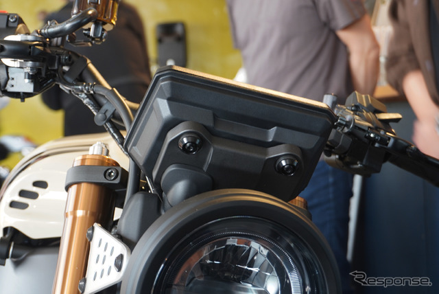 ヤマハ XSR900 2025年モデル(セラミックアイボリー)