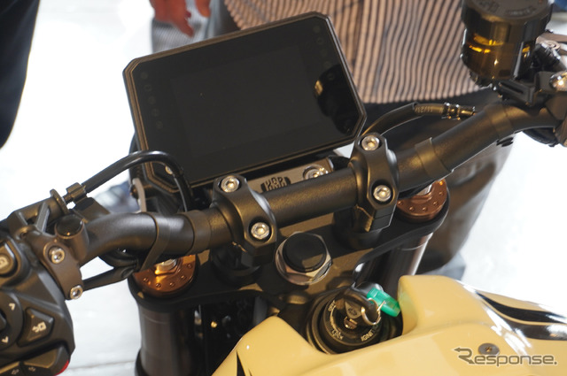 ヤマハ XSR900 2025年モデル(セラミックアイボリー)