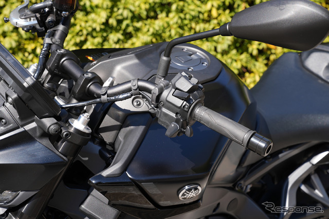 クラッチレバーのないヤマハ MT-09 Y-AMT