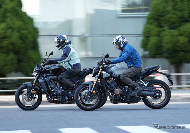 ヤマハ MT-09 Y-AMT(左)とホンダ CB650R E-Clutch(右)