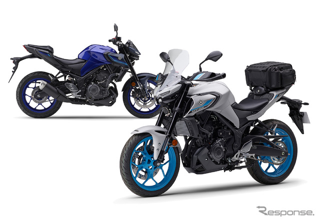 2025年モデルのヤマハ MT-25 ABS(左)と「アクセサリーパッケージ MT-03 Touring」(右)
