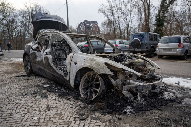 世界各地でテスラ車が放火される事件（3月14日、ベルリン）