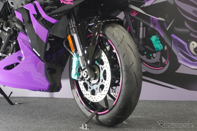 『ストリートファイター6』とコラボレーションした『GSX-8R Tuned by JURI』(大阪モーターサイクルショー2025)