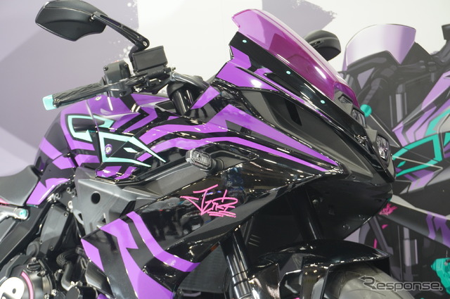 『ストリートファイター6』とコラボレーションした『GSX-8R Tuned by JURI』(大阪モーターサイクルショー2025)