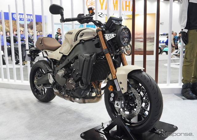 ヤマハ XSR900 ABS 2025年モデルの日本限定カラー「アイボリー」(大阪モーターサイクルショー2025)