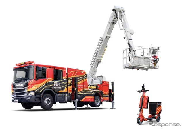 21ｍブーム付多目的消防ポンプ自動車MVF21（左）とEV巡回車（右）