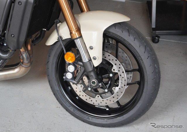 ヤマハ XSR900 2025年モデル(セラミックアイボリー)