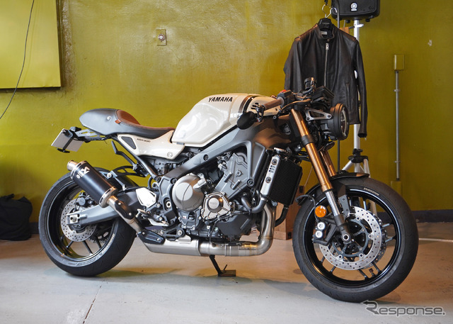 発表会に展示されたアイボリーの「XSR900」カスタマイズコンセプト