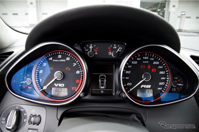アウディ R8 V10モデル 発売…ライバルは?