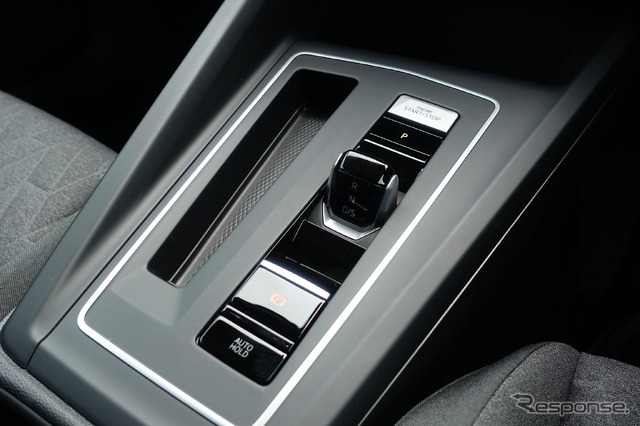 VW ゴルフヴァリアント eTSI アクティブ