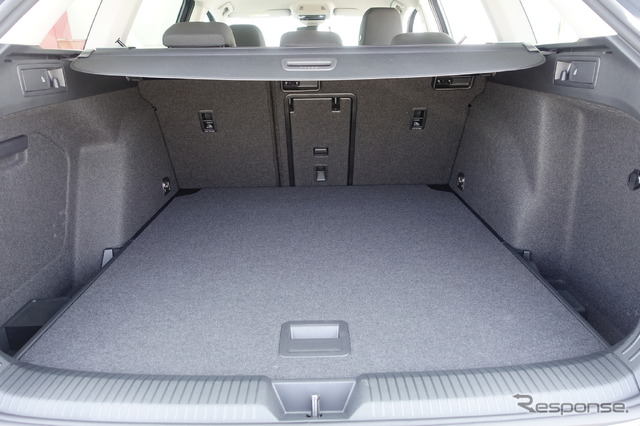 VW ゴルフヴァリアント eTSI アクティブ