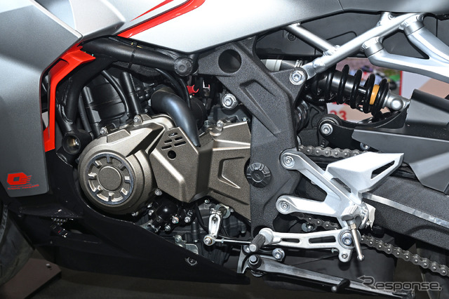 QJモーター SRK400RSに搭載される400cc・4気筒エンジン(東京モーターサイクルショー2025)