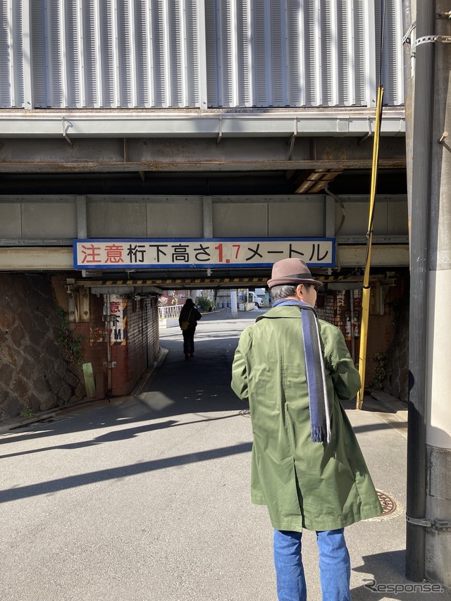 桁下1.7m、東武線・牛田付近。南側は牛島駅ホームがかかる