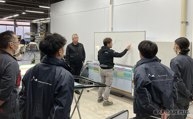 パテ埋め不要でボディの“えくぼ”を直す「セノキ流 総合外板修正術」は効率的かつ低コストで環境にも優しい…御殿場市での研修を取材
