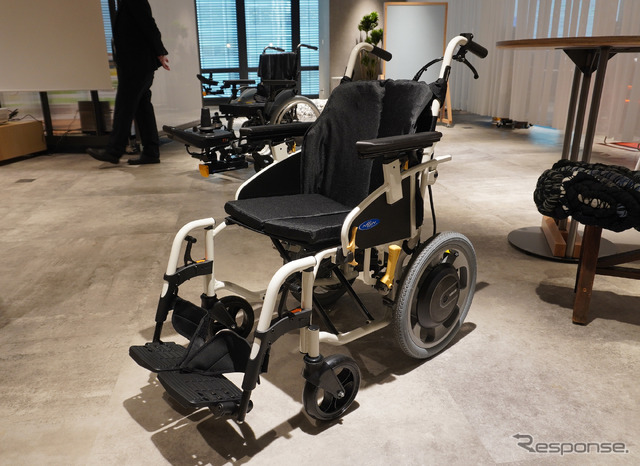 ヤマハ発動機の電動化ユニット『JWG-1』を装着した車いす