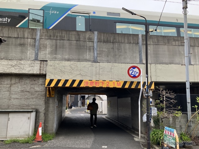 桁下2.0m、東武線・東向島～鐘ケ淵の第2墨田通り架道橋