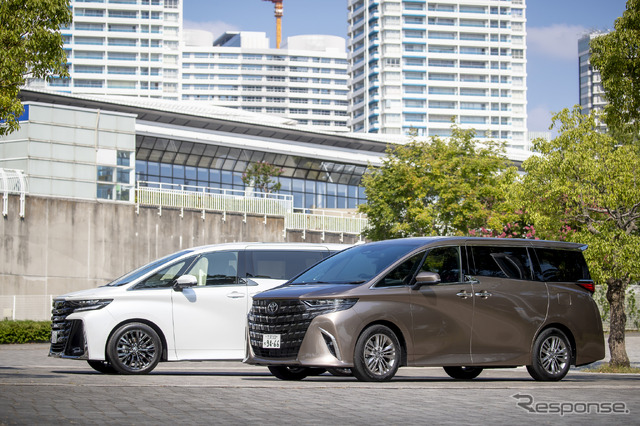 トヨタ ヴェルファイア Zプレミア(左)とアルファード Z(右)