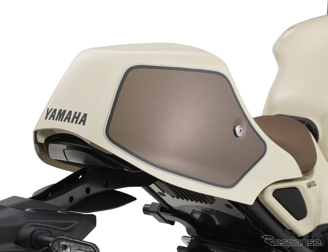 XSR900 2025年モデル用「シートカウル アイボリー」